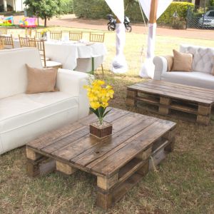 couch seating with pallet tables urban live events FILEminimizer 1